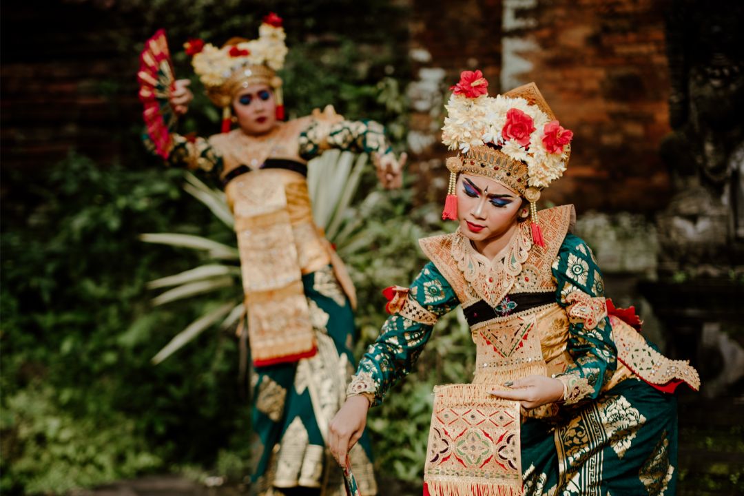 7 Reasons to Try Traditional Dance Classes for Cultural Expression | Learn The Art
